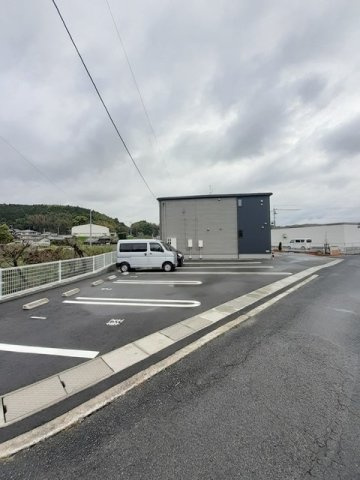 メゾン．アンジュの駐車場
