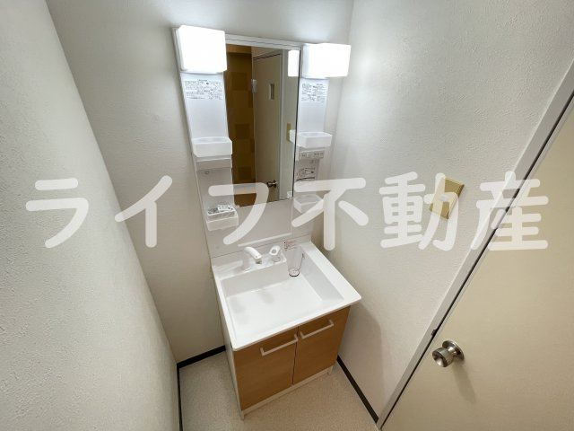 グランクオレ31の独立洗面台|独立洗面台、小物を置くことができて便利です