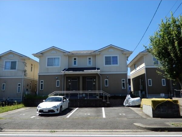 タウン三好ケ丘D棟の外観