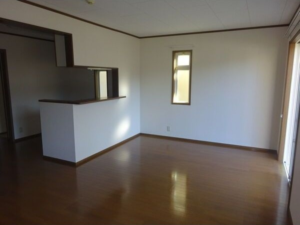 タウン三好ケ丘D棟の居間・リビング