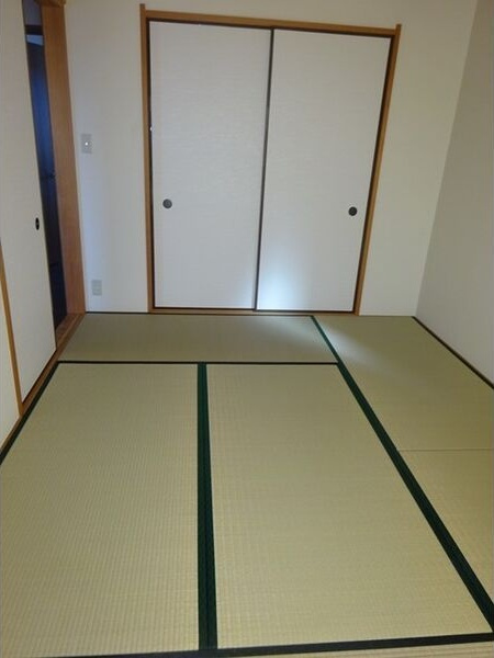 タウン三好ケ丘D棟の和室