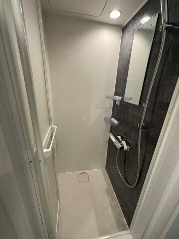 ホワイトセラスの浴室