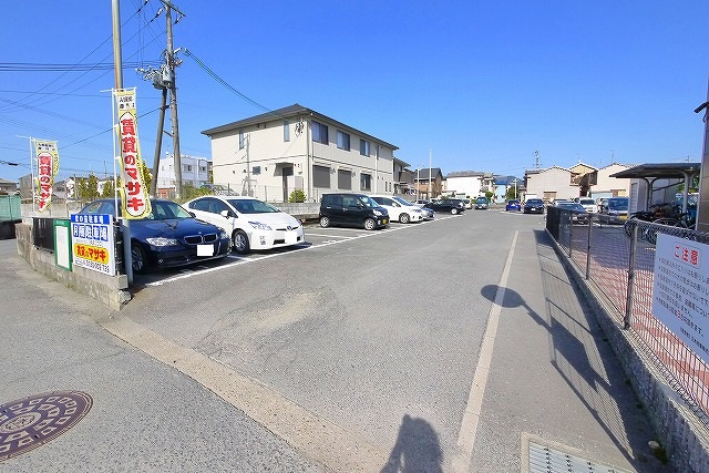 恋の窪駐車場の外観
