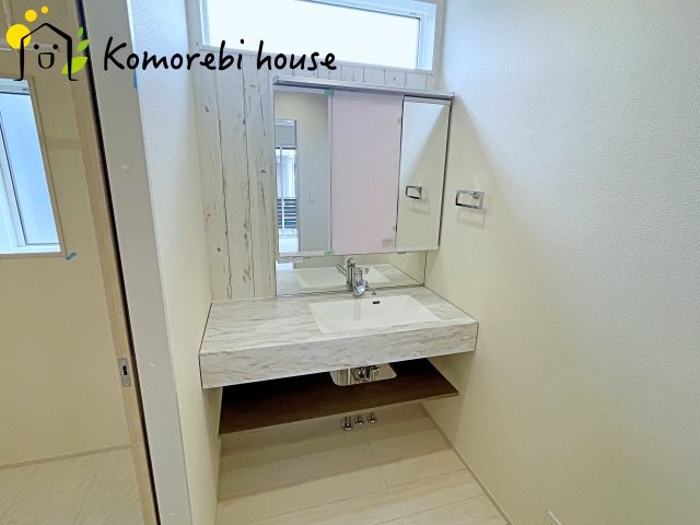 北本市中丸7丁目　新築一戸建て　ブルーミングガーデン　03の独立洗面台|26.6.22　撮影済み