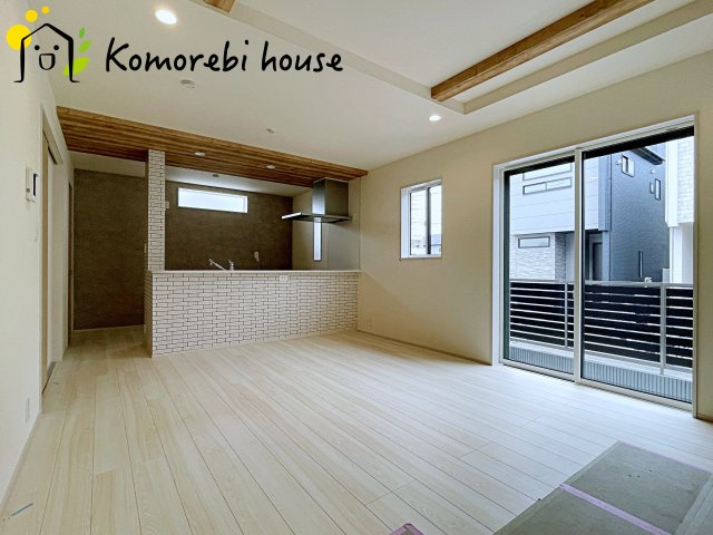 北本市中丸7丁目　新築一戸建て　ブルーミングガーデン　03の居間・リビング|26.6.22　撮影済み