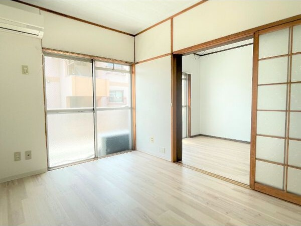 屋根星ハイツの洋室