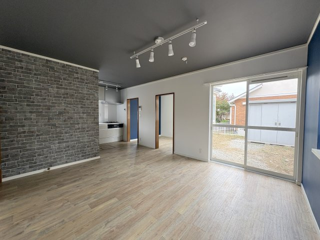 【居間・リビング】 | 本庄市児玉町児玉　中古戸建