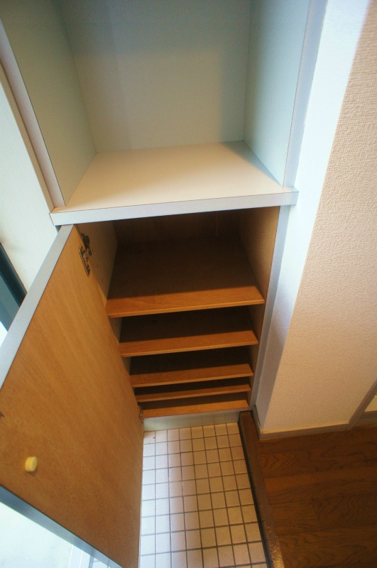 ドミ・エスポワール久留米Ⅲ【キャッシュバック対象物件】の玄関|収納もある玄関です※現状優先