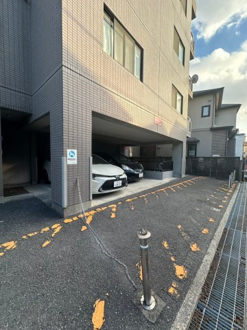 パセオ摂津Iの駐車場