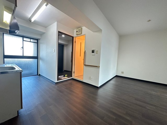 パセオ摂津Iの居間・リビング