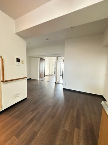 パセオ摂津Iの居間・リビング