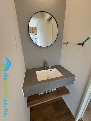 藤沢市片瀬山１丁目　新築戸建　全2号1号棟の洗面所|コンパクトで使いやすい洗面所