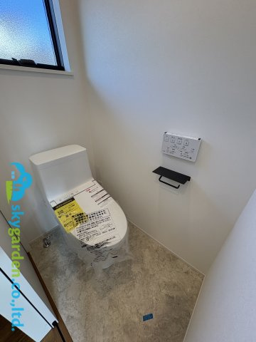 藤沢市片瀬山１丁目　新築戸建　全2号1号棟のトイレ|シンプルで使いやすいトイレです