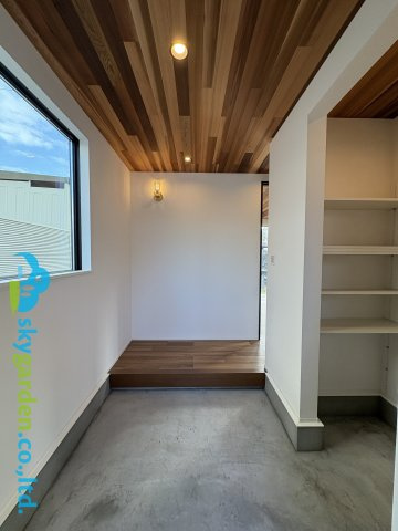 藤沢市片瀬山１丁目　新築戸建　全2号1号棟の玄関|令和8年3月16日撮影（工事中）