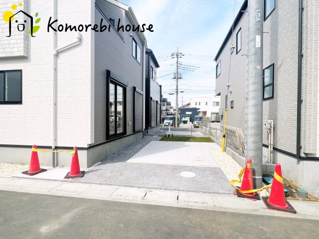 北本市中丸7丁目　新築一戸建て　ブルーミングガーデン　04の駐車場|26.7.11　撮影済み
