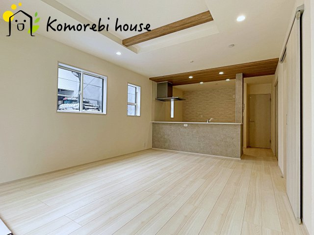 北本市中丸7丁目　新築一戸建て　ブルーミングガーデン　04の居間・リビング|26.6.22　撮影済み