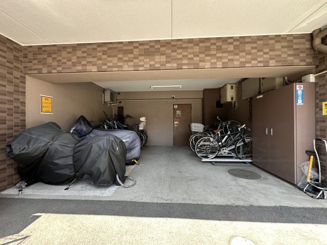 クリオ蒔田参番館の駐輪場|整理されたスタンド付きの使いやすい駐輪場♪
