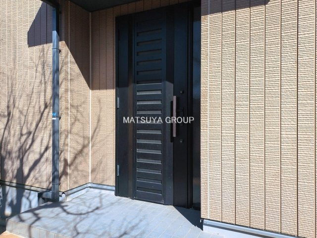 岡崎市元欠町５丁目戸建の玄関