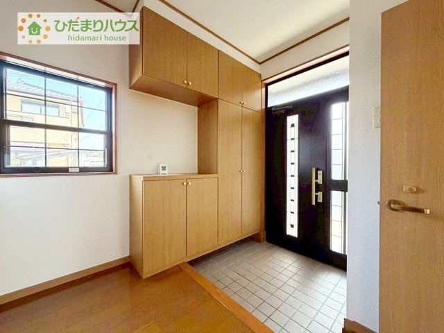 【玄関】 | 土浦市右籾　中古戸建 | 玄関が広いので親子で並んで仲良く靴が履けますね(^^)/