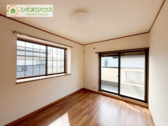 【寝室】 | 土浦市右籾　中古戸建 | バルコニーに面している洋室は、主寝室にどうぞ(^^)/