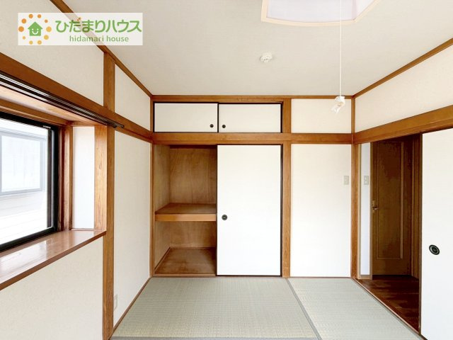 【和室】 | 土浦市右籾　中古戸建 | 和室にも大容量のクローゼット完備！
お布団やお子様のおもちゃなどがスッキリ収納できますね(^^♪