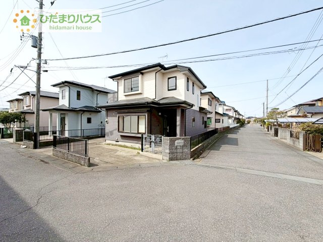 【前面道路含む現地写真】 | 土浦市右籾　中古戸建 | 前面道路の幅員が広く、駐車苦手な人も楽々駐車可能です(*^^*)