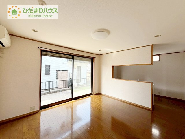【居間・リビング】 | 土浦市右籾　中古戸建 | 南向きのリビングではぽかぽかの日差しが感じられます☆彡