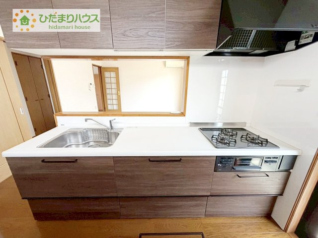 【キッチン】 | 土浦市右籾　中古戸建 | キッチンに勝手口があり、家事動線が良い間取りです！