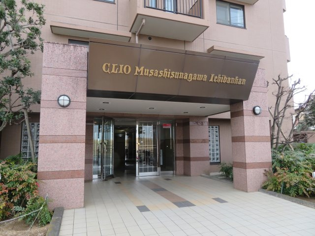 クリオ武蔵砂川壱番館のエントランス|落ち着いたエントランスです