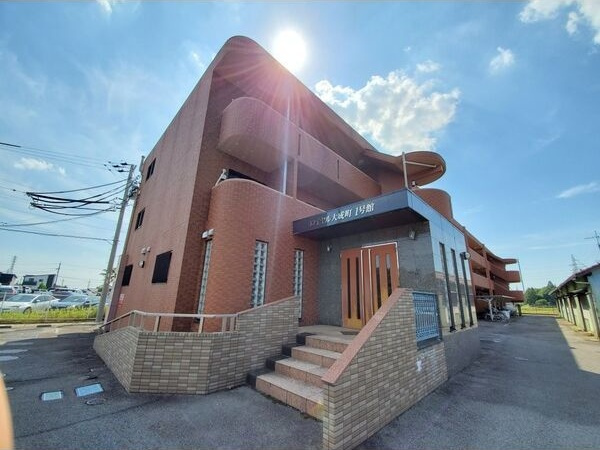 ロイヤル大成町1号館の外観