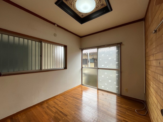 錦織東1丁目戸建の洋室