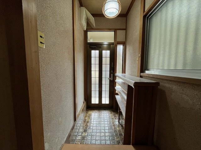 錦織東1丁目戸建の玄関