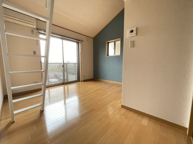 本町ガーデンハイツの居間・リビング