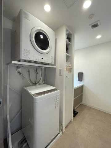 アルファステイツ観音本町の脱衣所|ガスのパワーでスピード乾燥する衣類乾燥機「乾太くん」を完備。花粉や梅雨時も清潔乾燥ができ助かります。