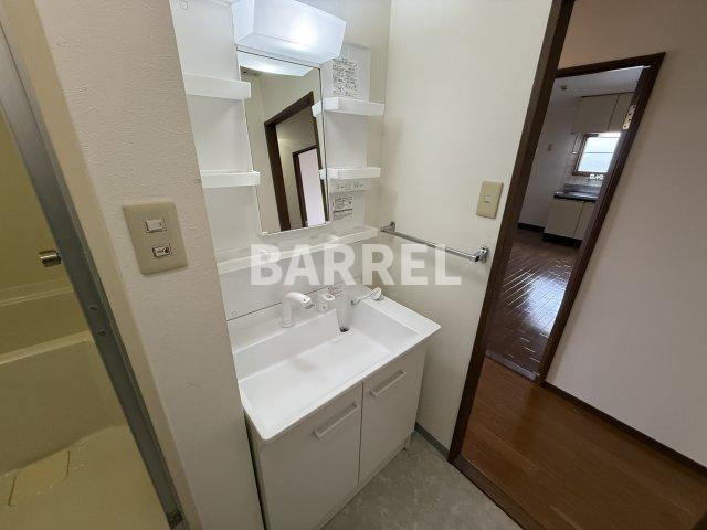 伊丹マンションの独立洗面台