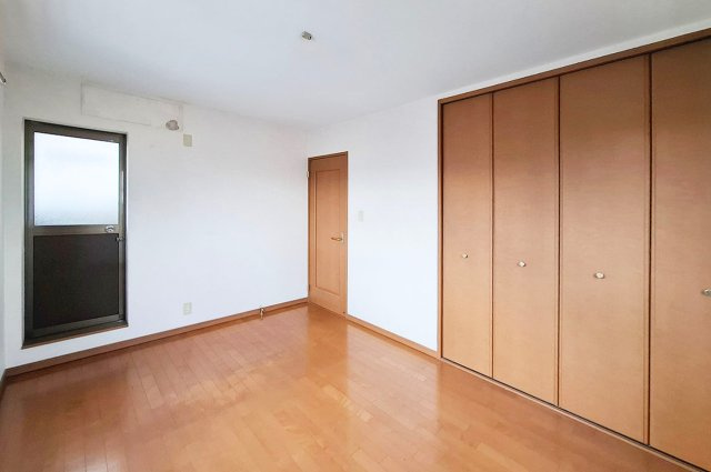 泉佐野市東羽倉崎町の中古一戸建の寝室|洋室2