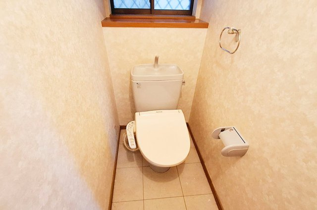 泉佐野市東羽倉崎町の中古一戸建のトイレ|1Fトイレ