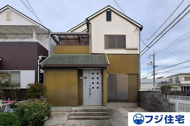泉佐野市東羽倉崎町の中古一戸建の外観|外観（花壇撤去前写真）