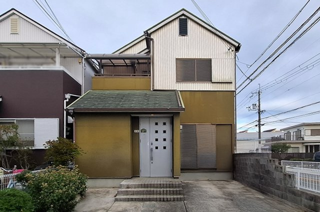 泉佐野市東羽倉崎町の中古一戸建の外観|外観（花壇撤去前写真）