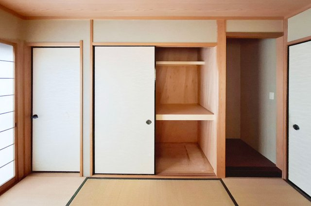 泉佐野市東羽倉崎町の中古一戸建の収納|和室押入