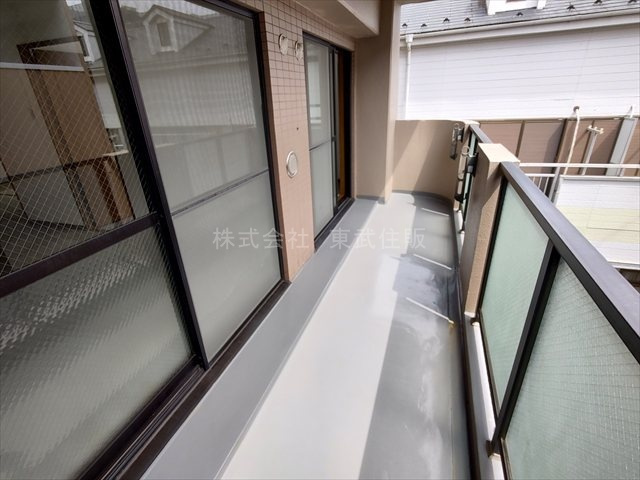 【バルコニー】 | マイキャッスル南古谷駅前 | 開放的で明るい空間を演出してくれるバルコニーです