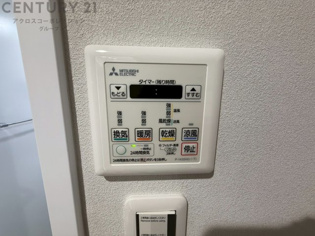 暖房機能があるため、冬場でも温かい浴室で入浴でき、乾燥機能があるため、水気を素早く取り除けます。また、換気機能があるため、湿気を素早く排出してカビや雑菌の発生を防ぐことができます。