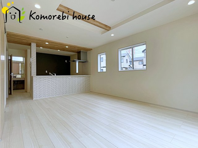 北本市中丸7丁目　新築一戸建て　ブルーミングガーデン　05の居間・リビング|26.6.22　撮影済み