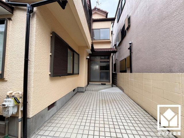 西宮市甲子園網引町の駐車場