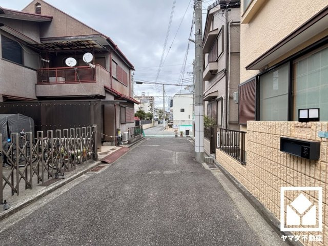 西宮市甲子園網引町の前面道路含む現地写真