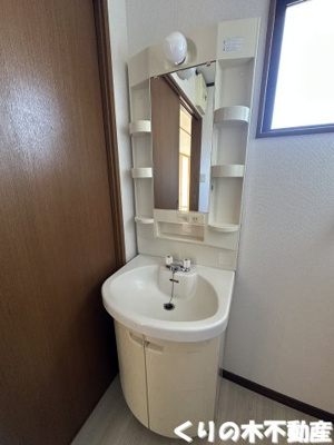 【洗面所】 | コーポ日浅7 | 使いやすい洗面所です