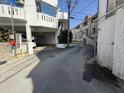 【前面道路含む現地写真】 | 那覇市与儀（全2棟）ラスト2号棟 | ※南側側公道6m♪