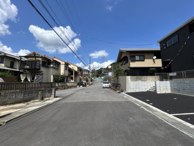 【前面道路含む現地写真】 | 稲葉台第３　全２棟２号棟