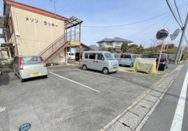 山形ハイツの駐車場