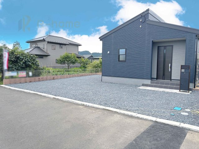 第2石岡市下林　新築戸建て　1号棟の駐車場|カースペースは5台完備。ゲスト用のスペースも確保できますね！